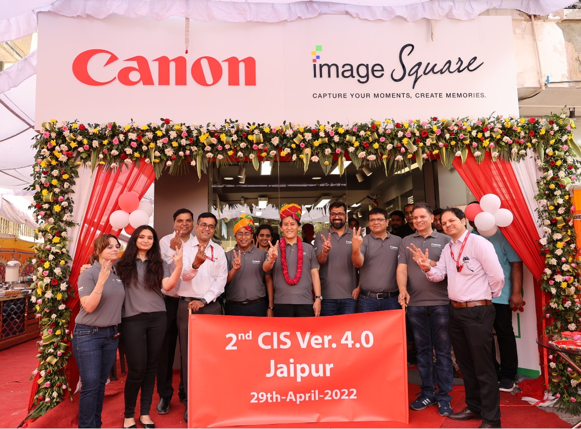 Mr. Manabu Yamazaki with the team at launch of Image Square 4.0 in Jaipur